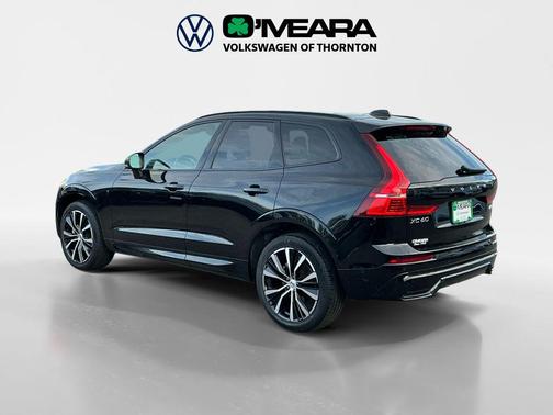 2024 Volvo XC60 B5 Plus Dark Theme