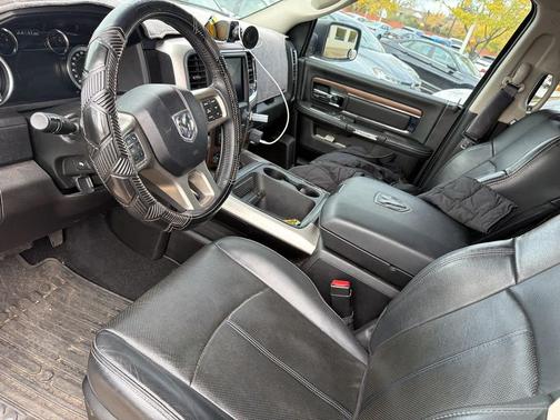 Granite Crystal Metallic Clearcoat 2019 RAM 1500 Laramie