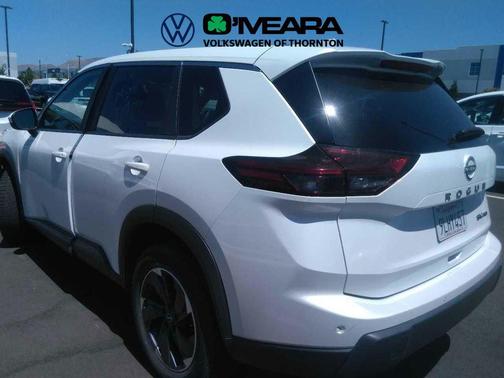 Glacier White 2024 Nissan Rogue SV