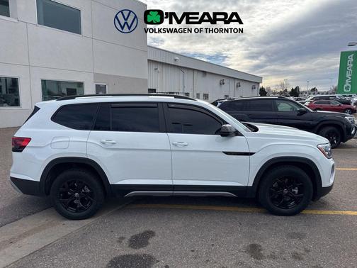 2024 Volkswagen Atlas 2.0T SE w/Technology 4MOTION