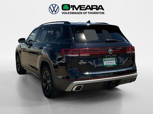 Deep Black Pearl 2024 Volkswagen Atlas 2.0T SE w/Technology 4MOTION