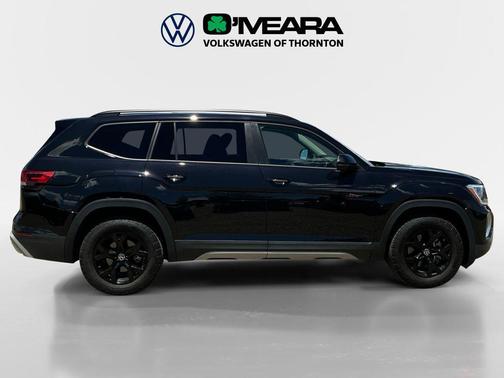 Deep Black Pearl 2024 Volkswagen Atlas 2.0T SE w/Technology 4MOTION