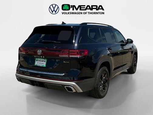 Deep Black Pearl 2024 Volkswagen Atlas 2.0T SE w/Technology 4MOTION