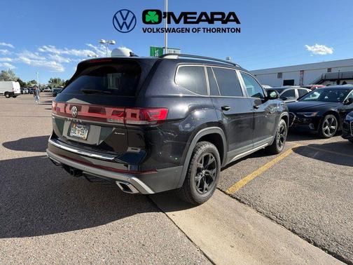 Deep Black Pearl 2024 Volkswagen Atlas 2.0T SE w/Technology 4MOTION