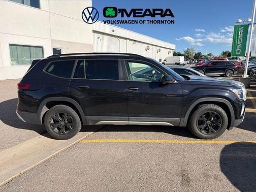Deep Black Pearl 2024 Volkswagen Atlas 2.0T SE w/Technology 4MOTION