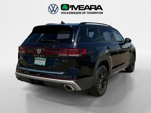 Deep Black Pearl 2024 Volkswagen Atlas 2.0T SE w/Technology 4MOTION