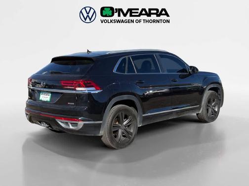 Deep Black Pearl 2022 Volkswagen Atlas Cross Sport 3.6L V6 SEL R-Line