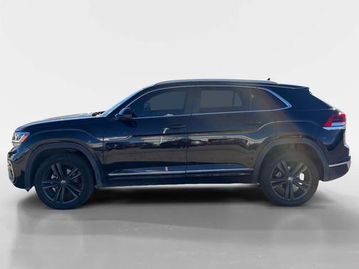Deep Black Pearl 2022 Volkswagen Atlas Cross Sport 3.6L V6 SEL R-Line