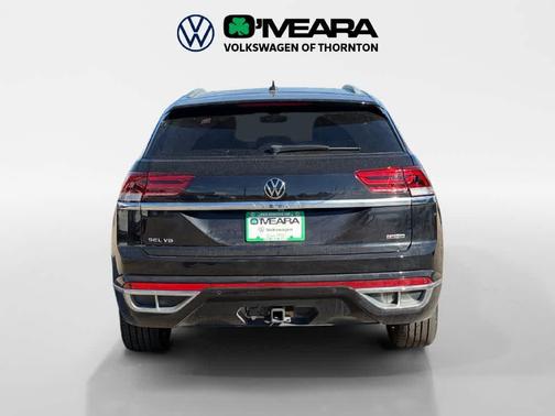 Deep Black Pearl 2022 Volkswagen Atlas Cross Sport 3.6L V6 SEL R-Line