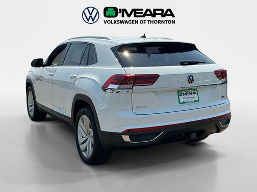 Pure White 2022 Volkswagen Atlas Cross Sport 3.6L V6 SE w/Technology