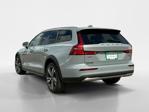 2024 Volvo V60 Cross Country B5 Plus