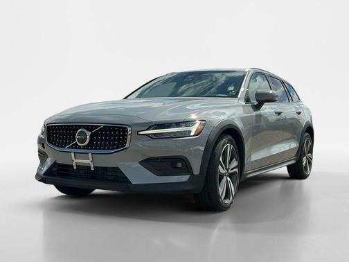 2024 Volvo V60 Cross Country B5 Plus