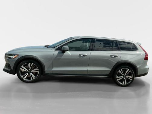 2024 Volvo V60 Cross Country B5 Plus