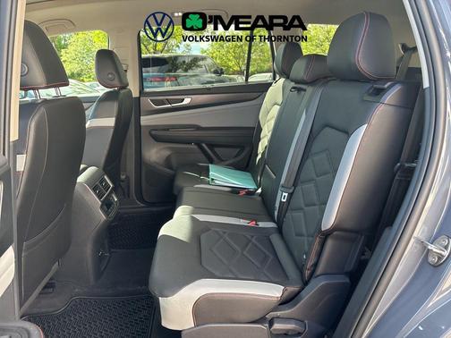 Pure Gray 2024 Volkswagen Atlas 2.0T SE w/Technology 4MOTION
