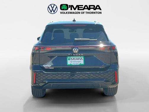 deep black pearl 2026 Volkswagen Tiguan 2.0T SEL R-Line 4MOTION