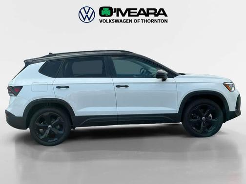 Pure White w/Deep Black Roof 2025 Volkswagen Taos 1.5T SE Black