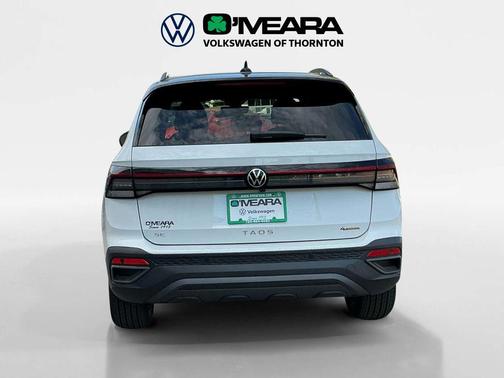 Pure White 2025 Volkswagen Taos 1.5T SE Black
