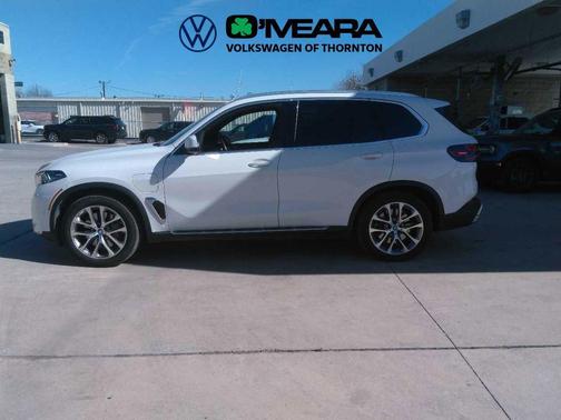 Alpine White 2025 BMW X5 PHEV xDrive50e