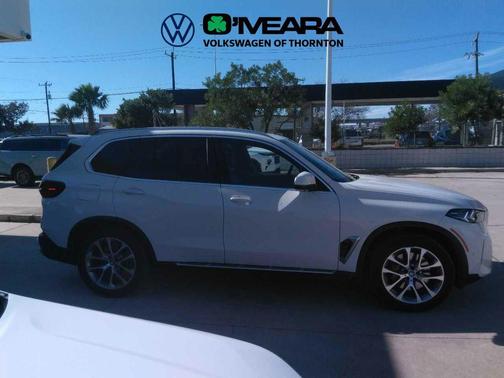 Alpine White 2025 BMW X5 PHEV xDrive50e