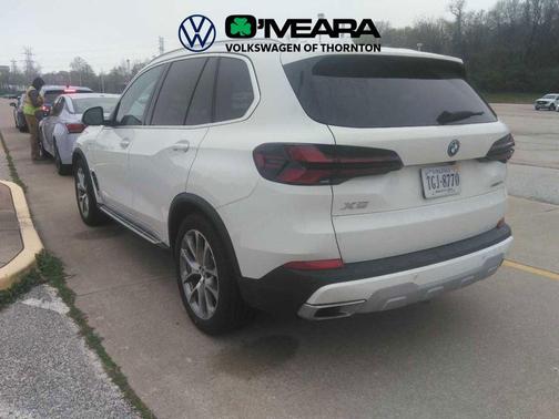 Alpine White 2025 BMW X5 PHEV xDrive50e