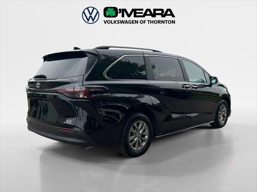 2024 Toyota Sienna XLE 8 Passenger