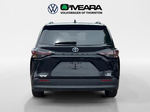 2024 Toyota Sienna XLE 8 Passenger