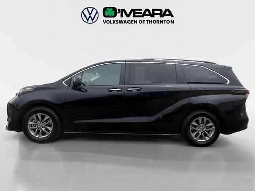 2024 Toyota Sienna XLE 8 Passenger