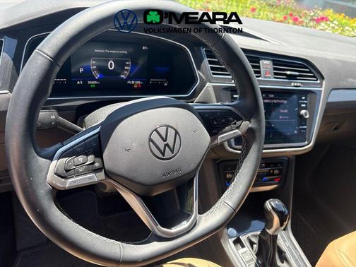 Deep Black Pearl 2022 Volkswagen Tiguan 2.0T SE