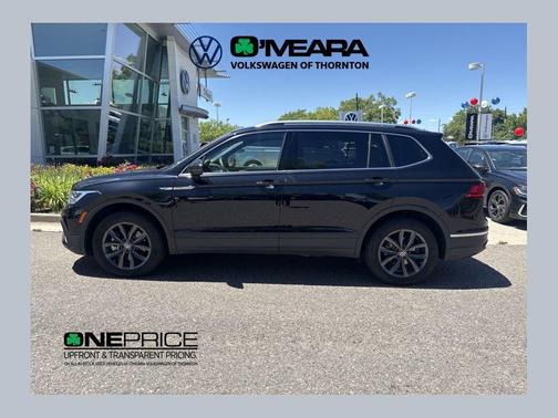 Deep Black Pearl 2022 Volkswagen Tiguan 2.0T SE