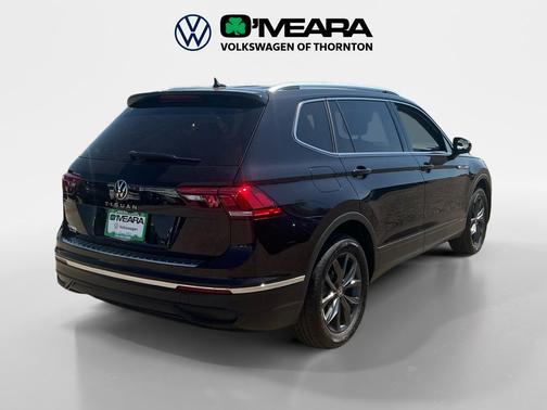 Deep Black Pearl 2022 Volkswagen Tiguan 2.0T SE