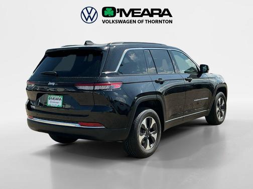 Diamond Black Crystal Pearlcoat 2024 Jeep Grand Cherokee 4xe Base
