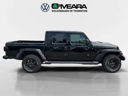Black Clearcoat 2026 Jeep Gladiator Willys 4x4
