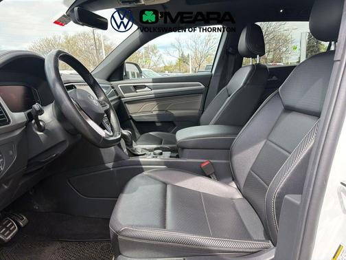 White Pearl 2022 Volkswagen Atlas Cross Sport 2.0T SEL