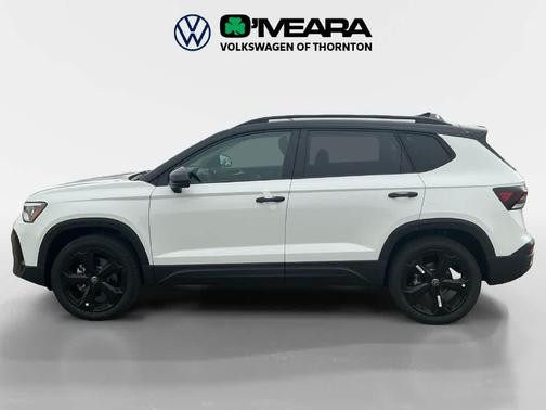 PURE WHITE W/DEEP BLACK R 2027 Volkswagen Taos SE Black