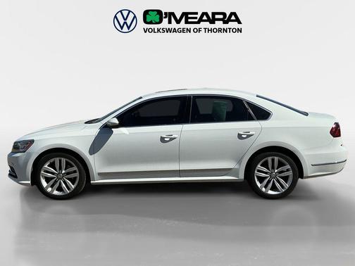 Pure White 2017 Volkswagen Passat 1.8T SE w/Technology