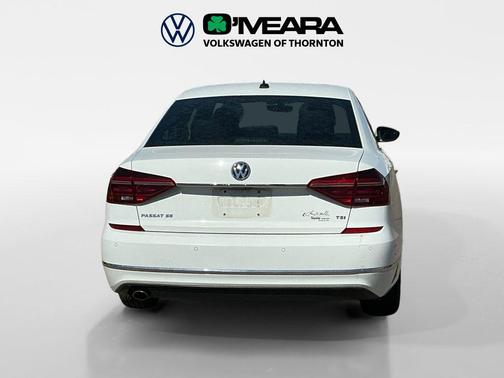 Pure White 2017 Volkswagen Passat 1.8T SE w/Technology