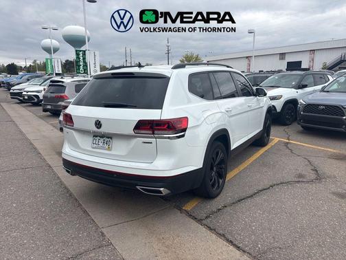Pure White 2023 Volkswagen Atlas 2.0T SE w/Technology 4MOTION
