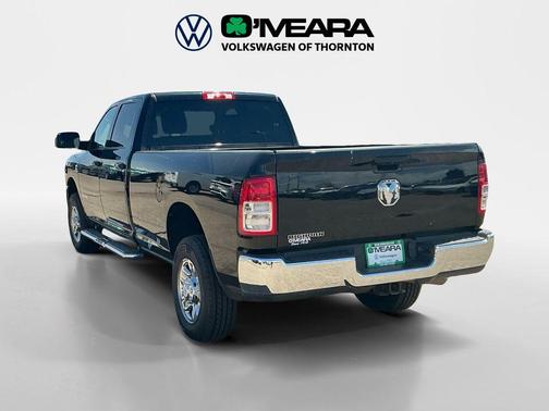 Diamond Black Crystal Pearlcoat 2022 RAM 2500 Big Horn Crew Cab 4x4 8' Box