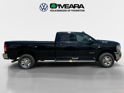Diamond Black Crystal Pearlcoat 2022 RAM 2500 Big Horn Crew Cab 4x4 8' Box