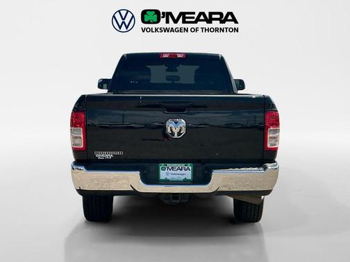 Diamond Black Crystal Pearlcoat 2022 RAM 2500 Big Horn Crew Cab 4x4 8' Box