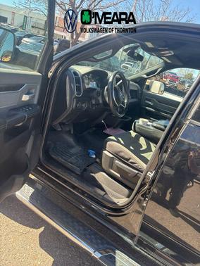 Diamond Black Crystal Pearlcoat 2022 RAM 2500 Big Horn Crew Cab 4x4 8' Box