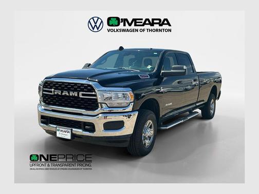Diamond Black Crystal Pearlcoat 2022 RAM 2500 Big Horn Crew Cab 4x4 8' Box