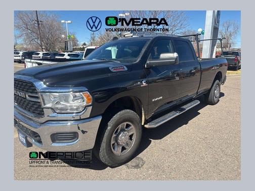 Diamond Black Crystal Pearlcoat 2022 RAM 2500 Big Horn Crew Cab 4x4 8' Box