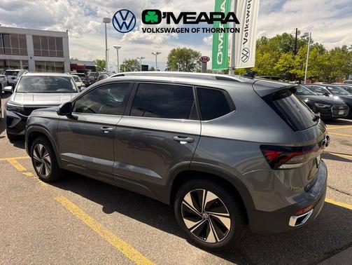 Platinum Gray Metallic 2025 Volkswagen Taos 1.5T SE