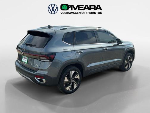 Platinum Gray Metallic 2025 Volkswagen Taos 1.5T SE
