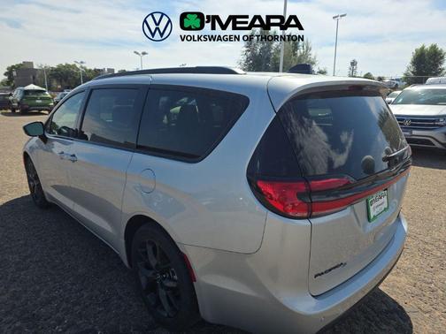 Silver Mist Clearcoat 2026 Chrysler Pacifica Limited