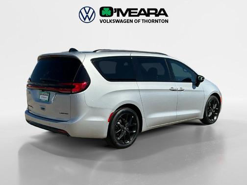 Silver Mist Clearcoat 2026 Chrysler Pacifica Limited