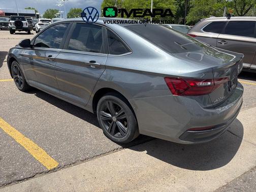 Platinum Gray Metallic 2023 Volkswagen Jetta 1.5T SE
