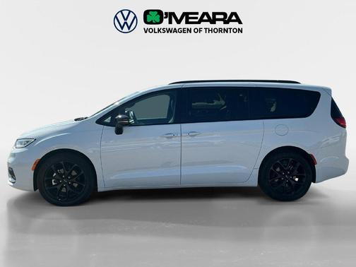 Bright White Clearcoat 2025 Chrysler Pacifica Limited