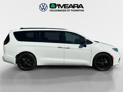 Bright White Clearcoat 2025 Chrysler Pacifica Limited